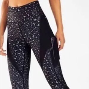 🌹Fabletics • Ultra Cool High Waisted Leopard Print Leggings